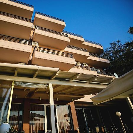 Ambasador Hotel Vlore Exterior photo