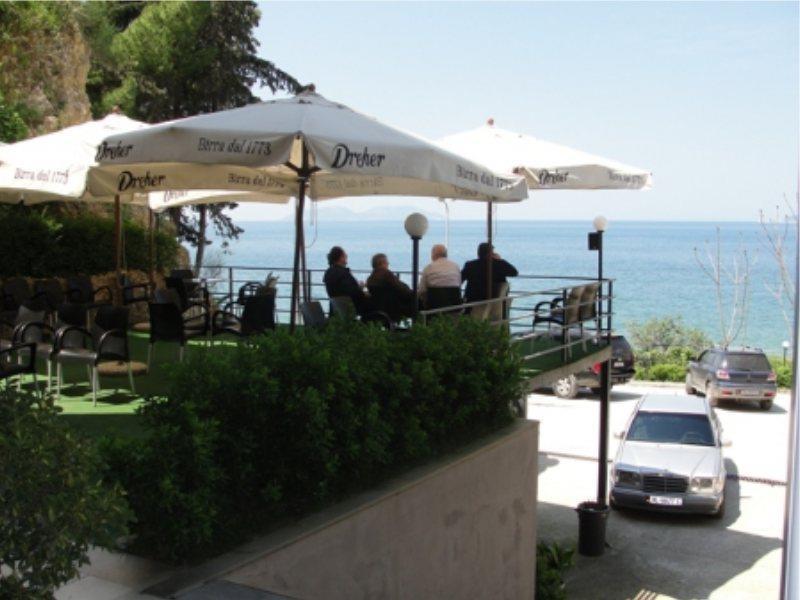Ambasador Hotel Vlore Exterior photo