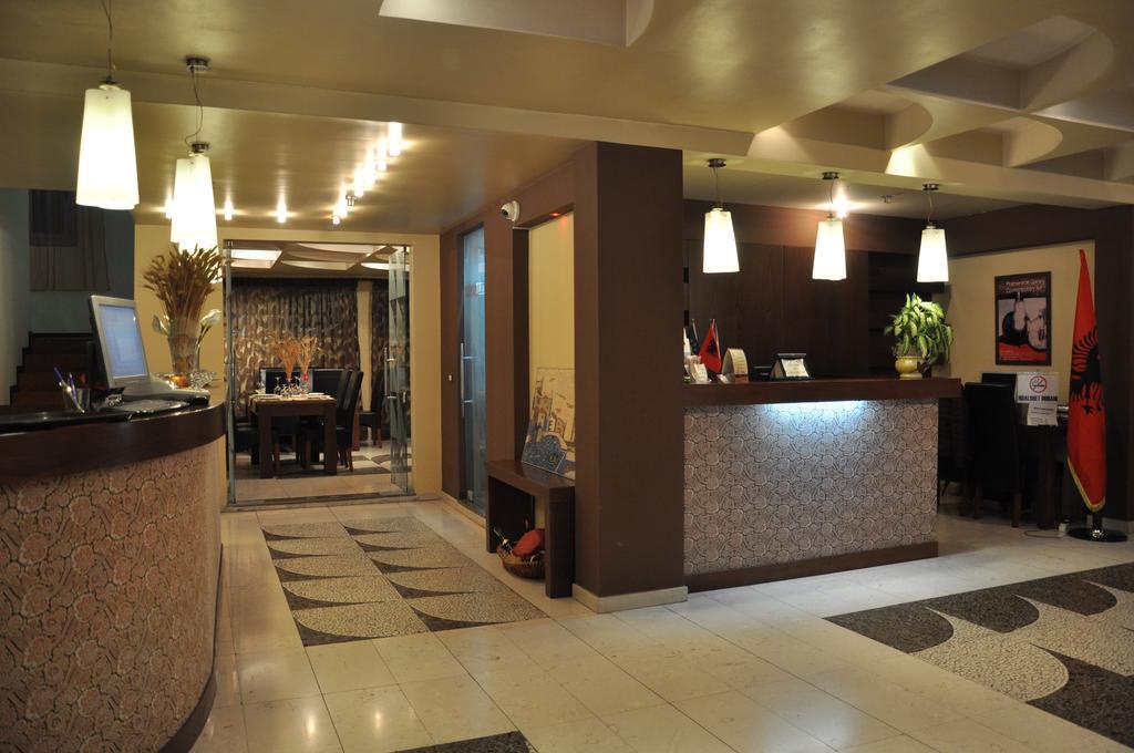 Ambasador Hotel Vlore Exterior photo