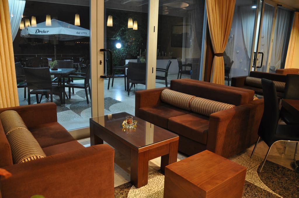 Ambasador Hotel Vlore Exterior photo