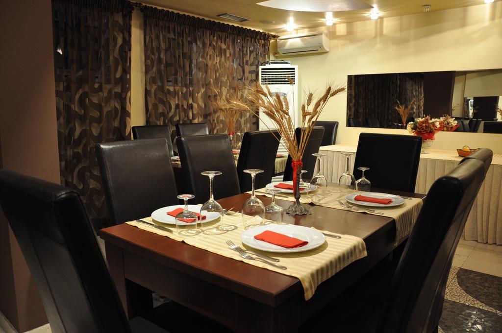 Ambasador Hotel Vlore Exterior photo