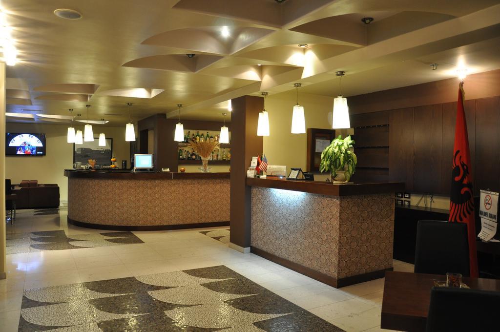 Ambasador Hotel Vlore Exterior photo