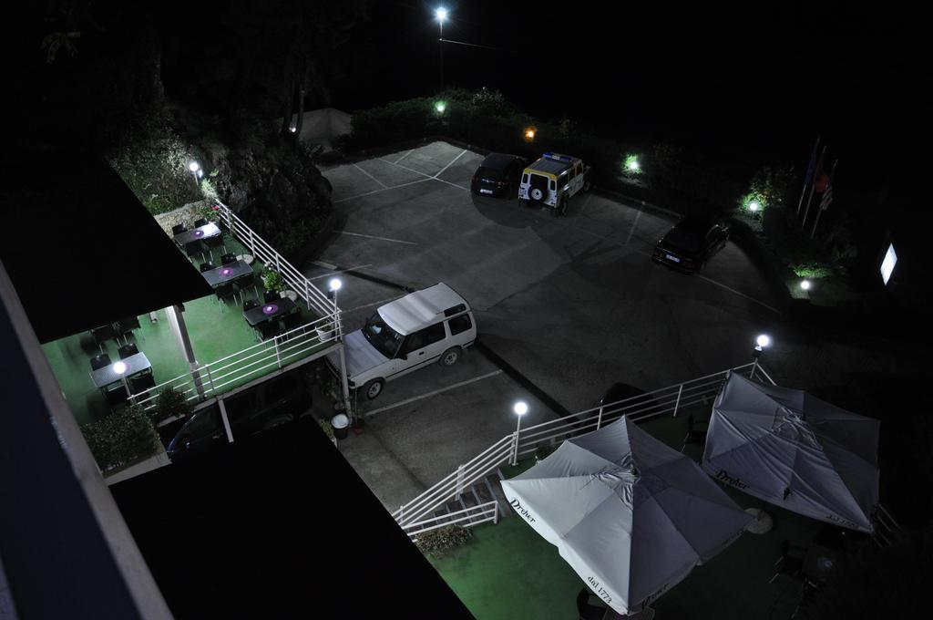 Ambasador Hotel Vlore Exterior photo