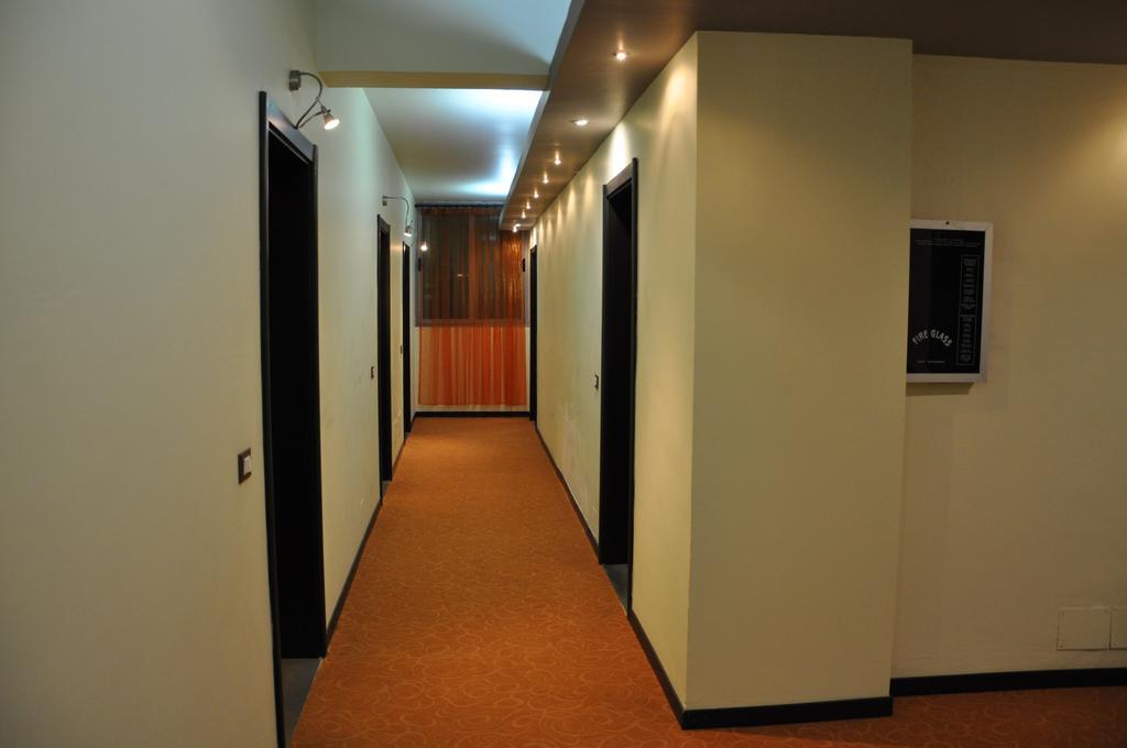 Ambasador Hotel Vlore Exterior photo