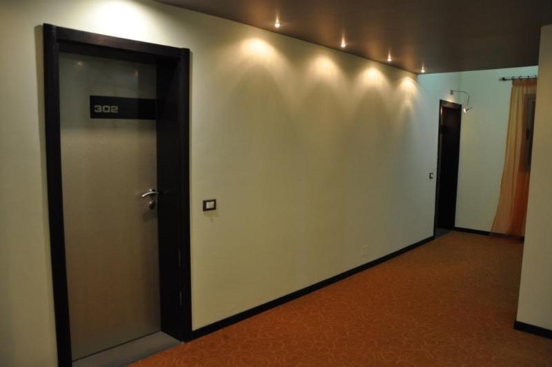Ambasador Hotel Vlore Exterior photo