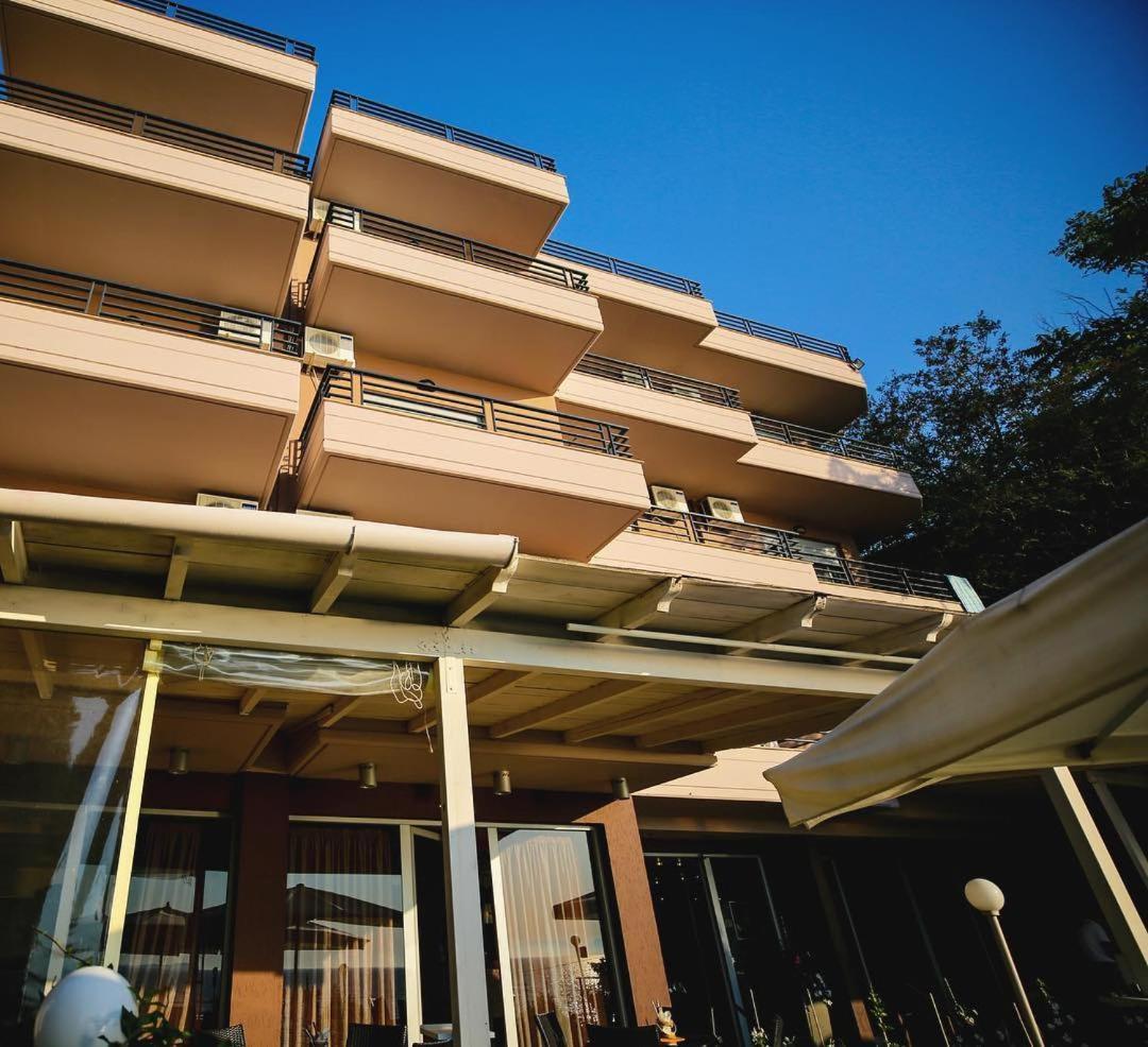 Ambasador Hotel Vlore Exterior photo